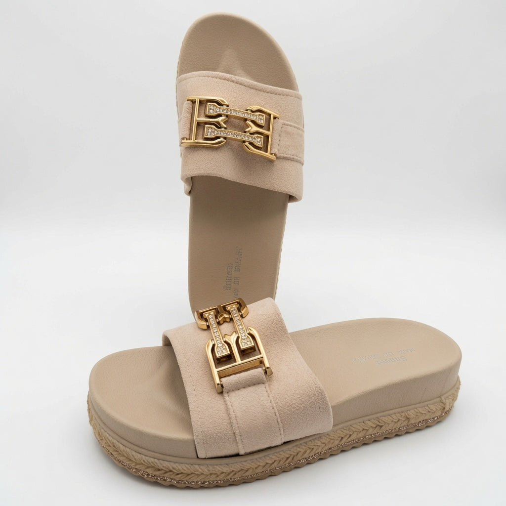 Sandalias con Plataforma y Hebilla Dorada Beige